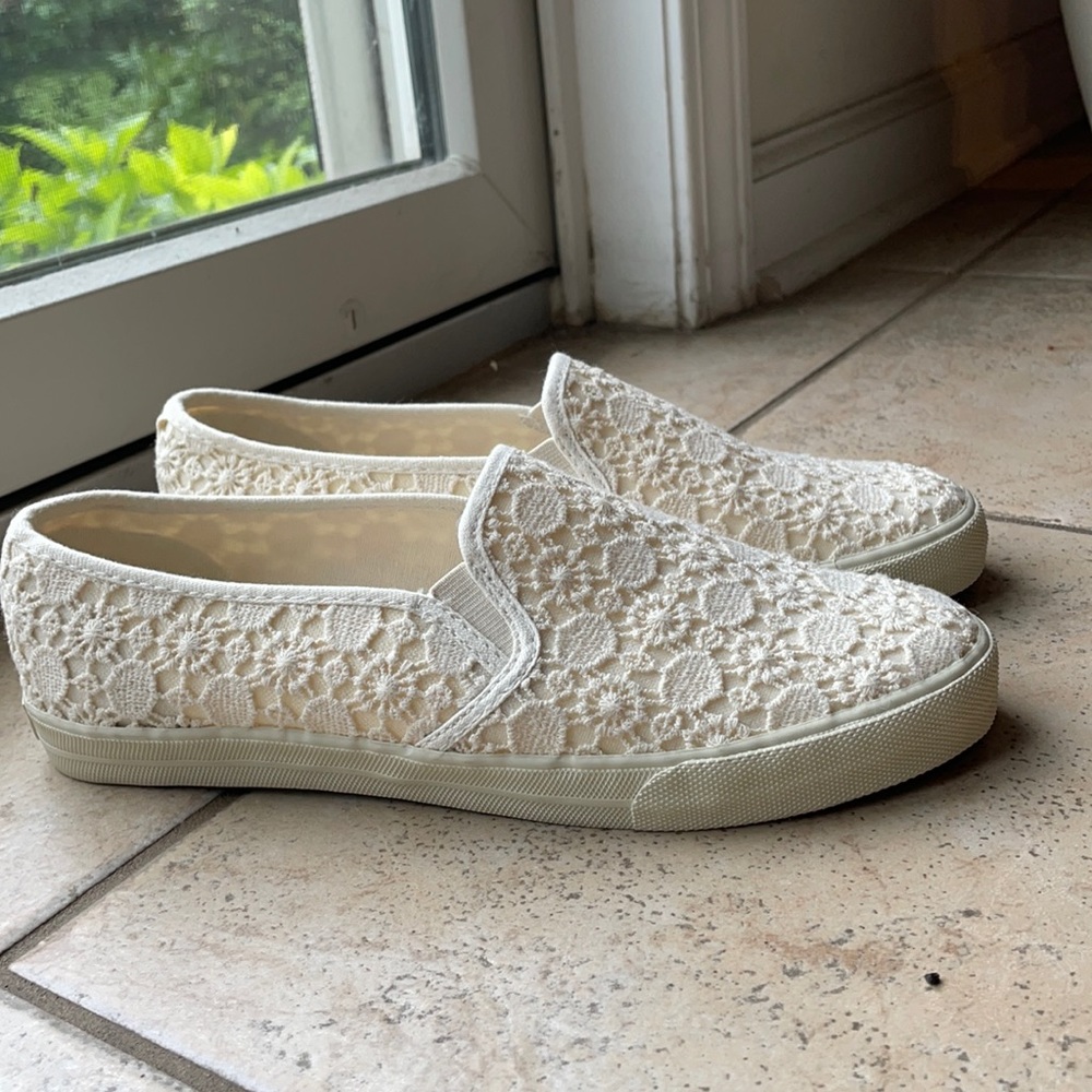 AE NWOT slip on shoes